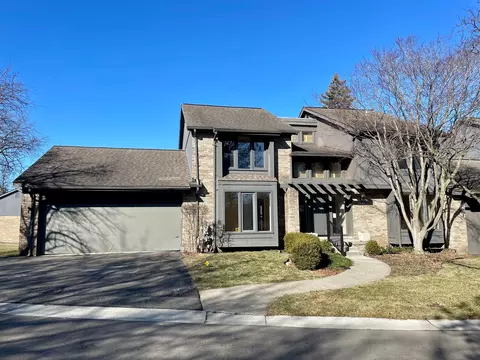 5540 Ridgewood Dr, West Bloomfield, MI 48322