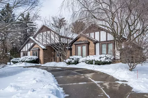 21984 Roxbury Dr, Novi, MI 48374