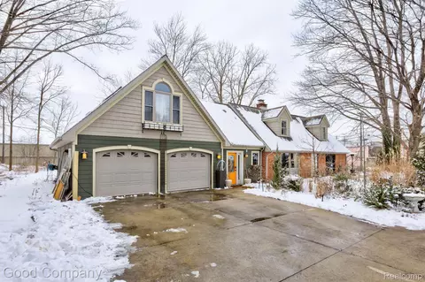 26561 Tulare St, Oak Park, MI 48237