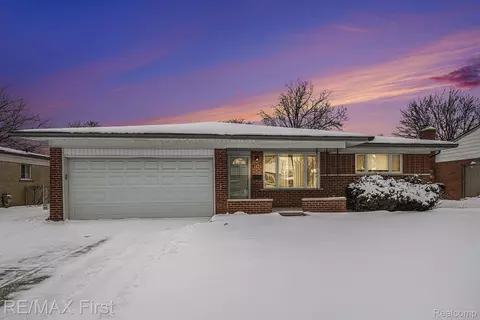 33123 Breckenridge Dr, Sterling Heights, MI 48310