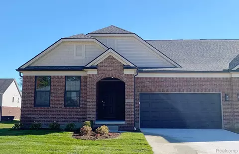 55681 Oak Pointe Dr, Shelby Township, MI 48315