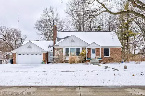 26551 Tulare St, Oak Park, MI 48237
