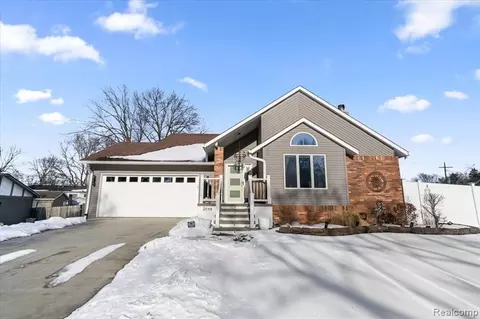 2644 Edgevale Dr, Waterford, MI 48329