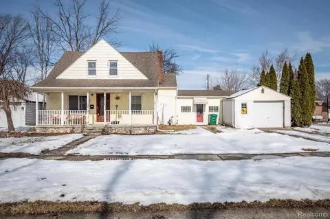 29118 James St, Garden City, MI 48135