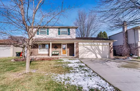 17961 Birch Dr, Macomb, MI 48044