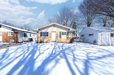 19841 Voiland St, Roseville, MI 48066