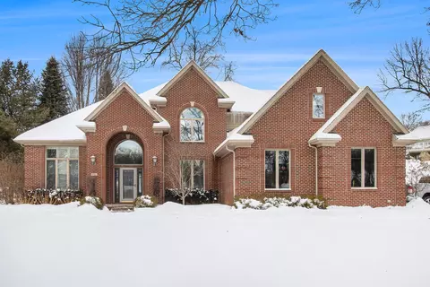 1073 Winding Way Crt Ct, Milford, MI 48381