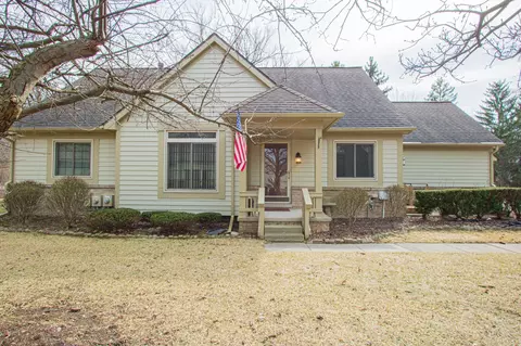 2569 Maple Forest Dr, Wixom, MI 48393
