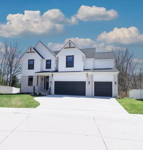 47362 Bayside Cir E, Chesterfield, MI 48047