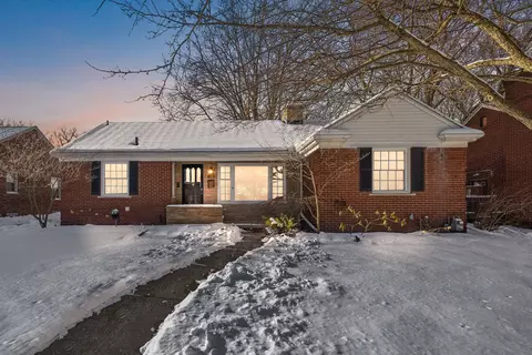 459 Bournemouth Cir, Grosse Pointe Farms, MI 48236