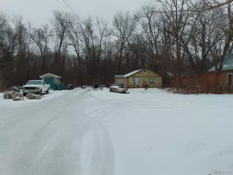 5530 Blackmoor St, Commerce, MI 48382