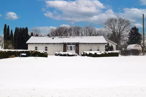 635 Joslyn Rd, Orion, MI 48362