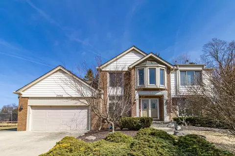 29732 Essex Ct, Farmington Hills, MI 48331