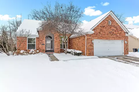 16136 Aspen Hollow Dr, Fenton, MI 48430