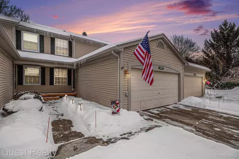 3157 Megan Dr, Waterford, MI 48328