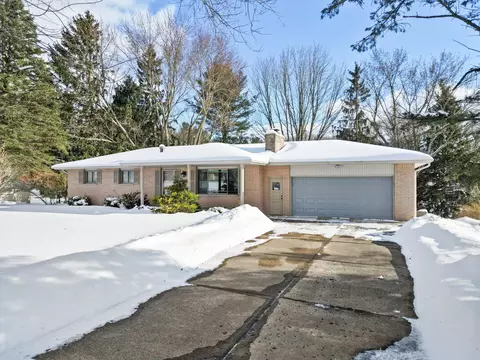 1633 Oneida Trl, Orion, MI 48362