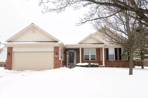 24350 Crystal Dr, Brownstown, MI 48134