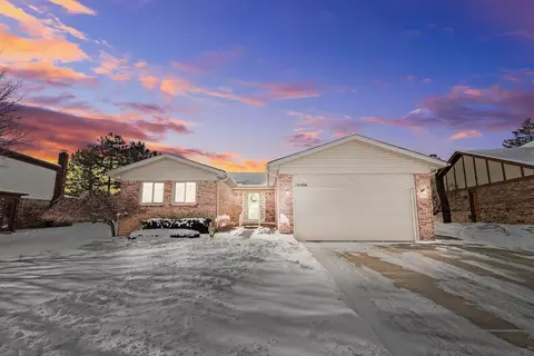 14456 Lakeshore Dr, Sterling Heights, MI 48313