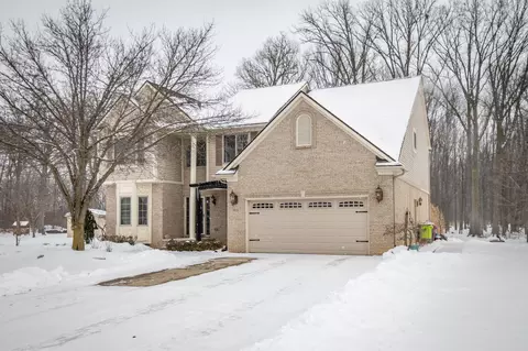 30139 Hickory Dr, Flat Rock, MI 48134