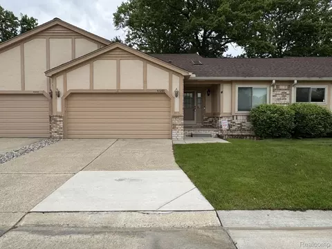 42201 Hidden Brook Dr #68, Clinton Township, MI 48038