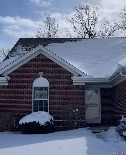 5485 Hidden Valley Trl, Fenton, MI 48451