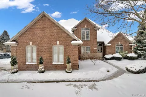 13910 Silent Woods Dr, Shelby Township, MI 48315