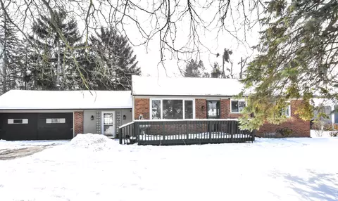 1406 N Pontiac Trl, Walled Lake, MI 48390