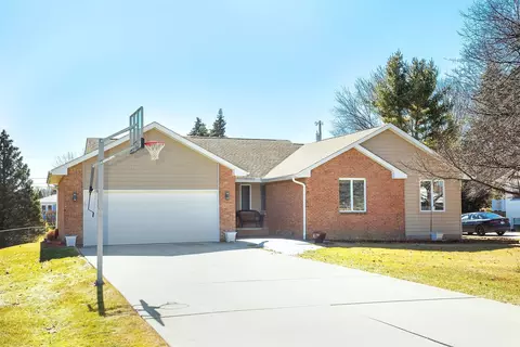 55 Boyken Rd, Rochester Hills, MI 48307