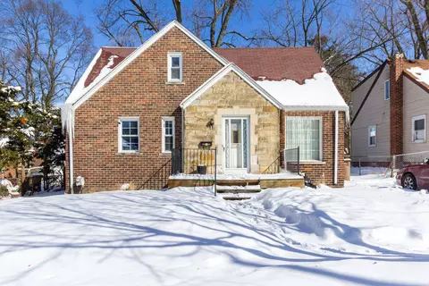 1050 Oxford Rd, Pontiac, MI 48341