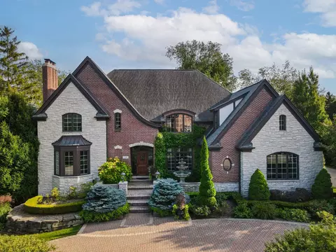 816 Palms Rd, Bloomfield Hills, MI 48304