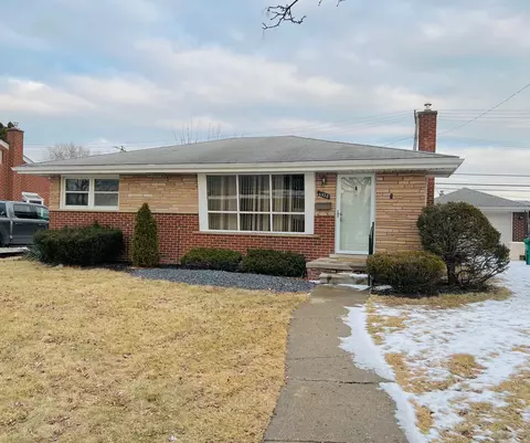 6520 Elizabeth St, Garden City, MI 48135
