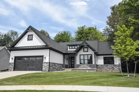 75 Candlelight Crt Ct, Brighton, MI 48114