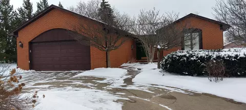 13770 Canterbury Dr, Sterling Heights, MI 48312