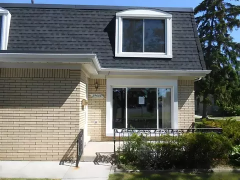 29600 City Center Dr #4, Warren, MI 48093