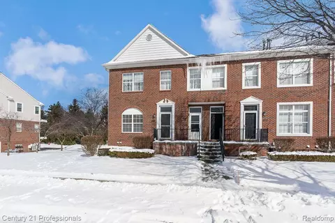 14351 Vauxhall Dr #754, Sterling Heights, MI 48313