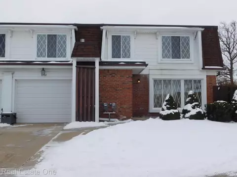 8581 Estate Plaza Dr, Warren, MI 48093