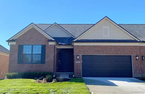 55726 Oak Pointe Dr, Shelby Township, MI 48315