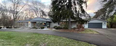 910 Bloomcrest Dr, Bloomfield Hills, MI 48304