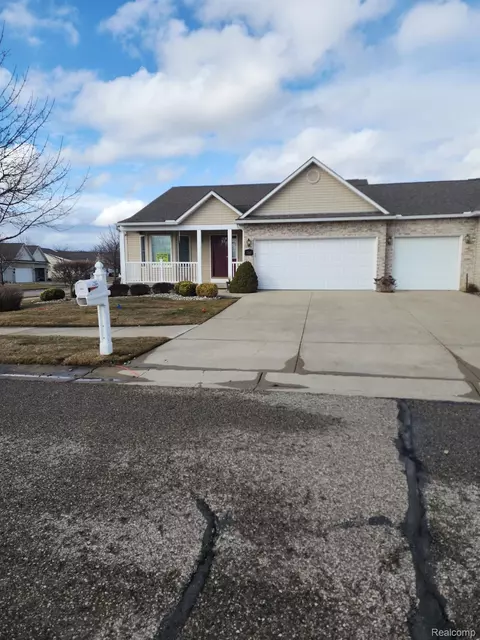 74 Maplecrest Cir #26, Swartz Creek, MI 48473