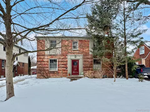 825 Washington Rd, Grosse Pointe, MI 48230