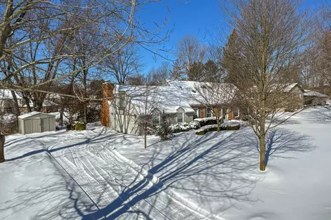 20249 Woodhill Dr, Northville, MI 48167