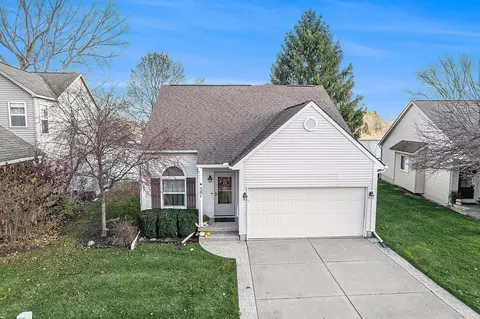 501 Mill Pond Dr, Fenton, MI 48430