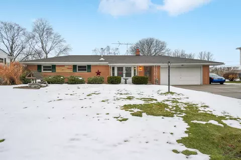 2763 Huntington Park Dr, Waterford, MI 48329