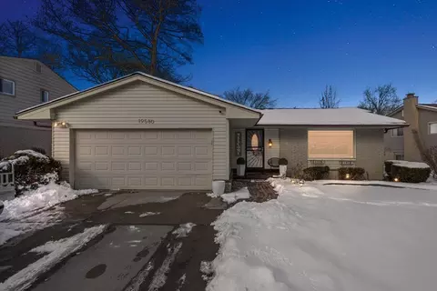 19580 Northbrook Dr, Southfield, MI 48076