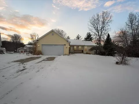 878 White Willow Crt Ct, Genoa, MI 48843
