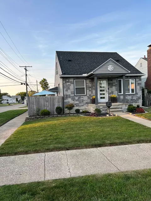 12794 Backus St, Southgate, MI 48195
