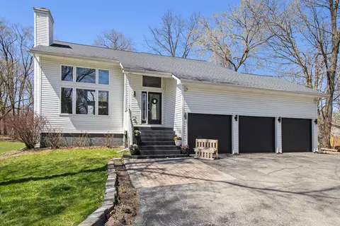 2839 Davista Dr, Highland, MI 48356
