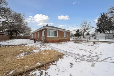 23804 Winifred Ave, Warren, MI 48091
