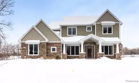 37271 Timberview Ln, Farmington Hills, MI 48331
