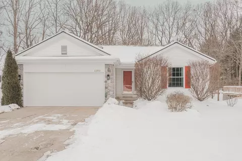 1305 Mill Creek Dr, Waterford, MI 48327